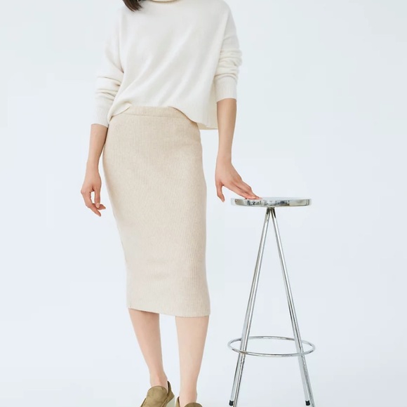 Aritzia Taverse Skirt - Picture 1 of 7